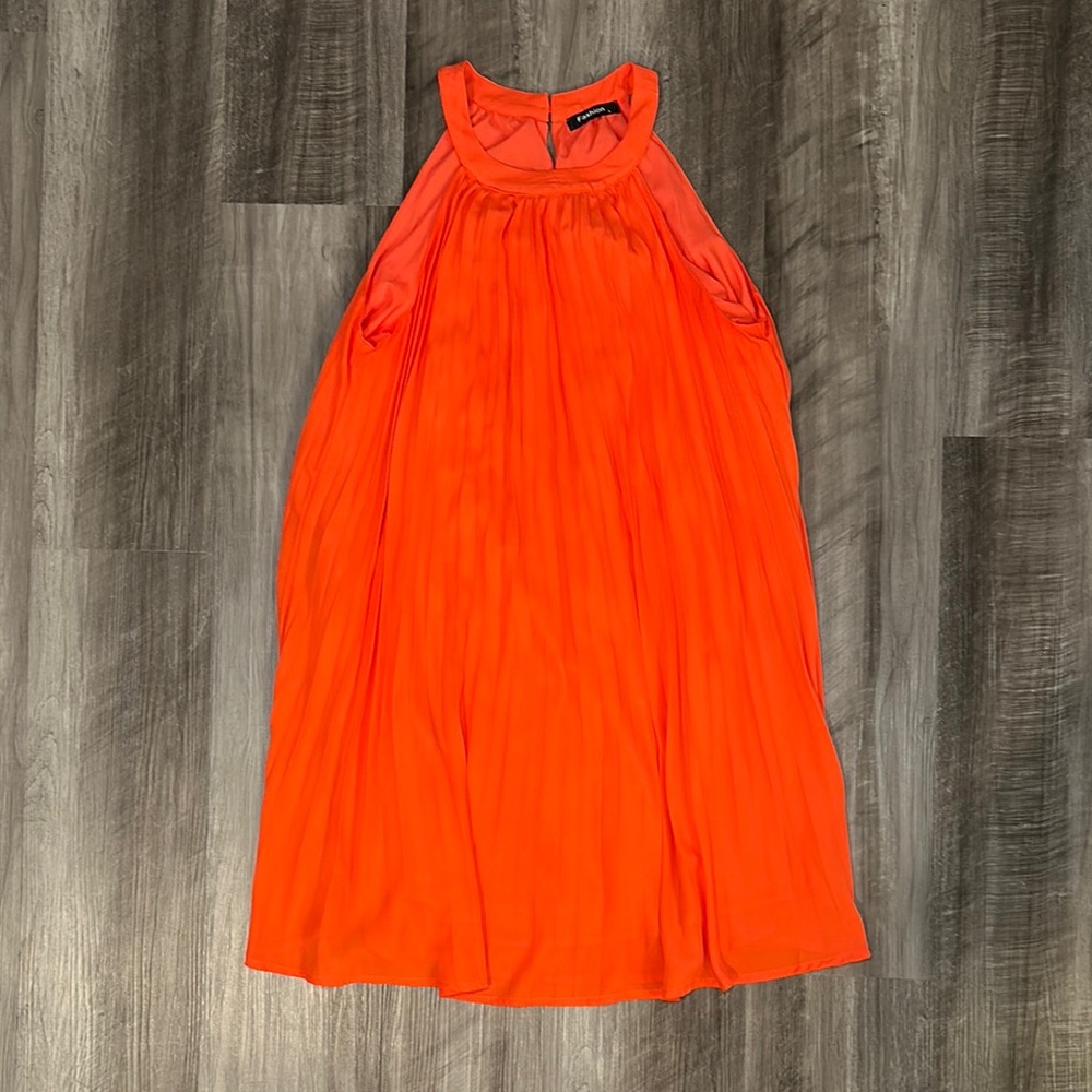Fashion Orange Pleated Sleeveless Halter Top Dress - Large